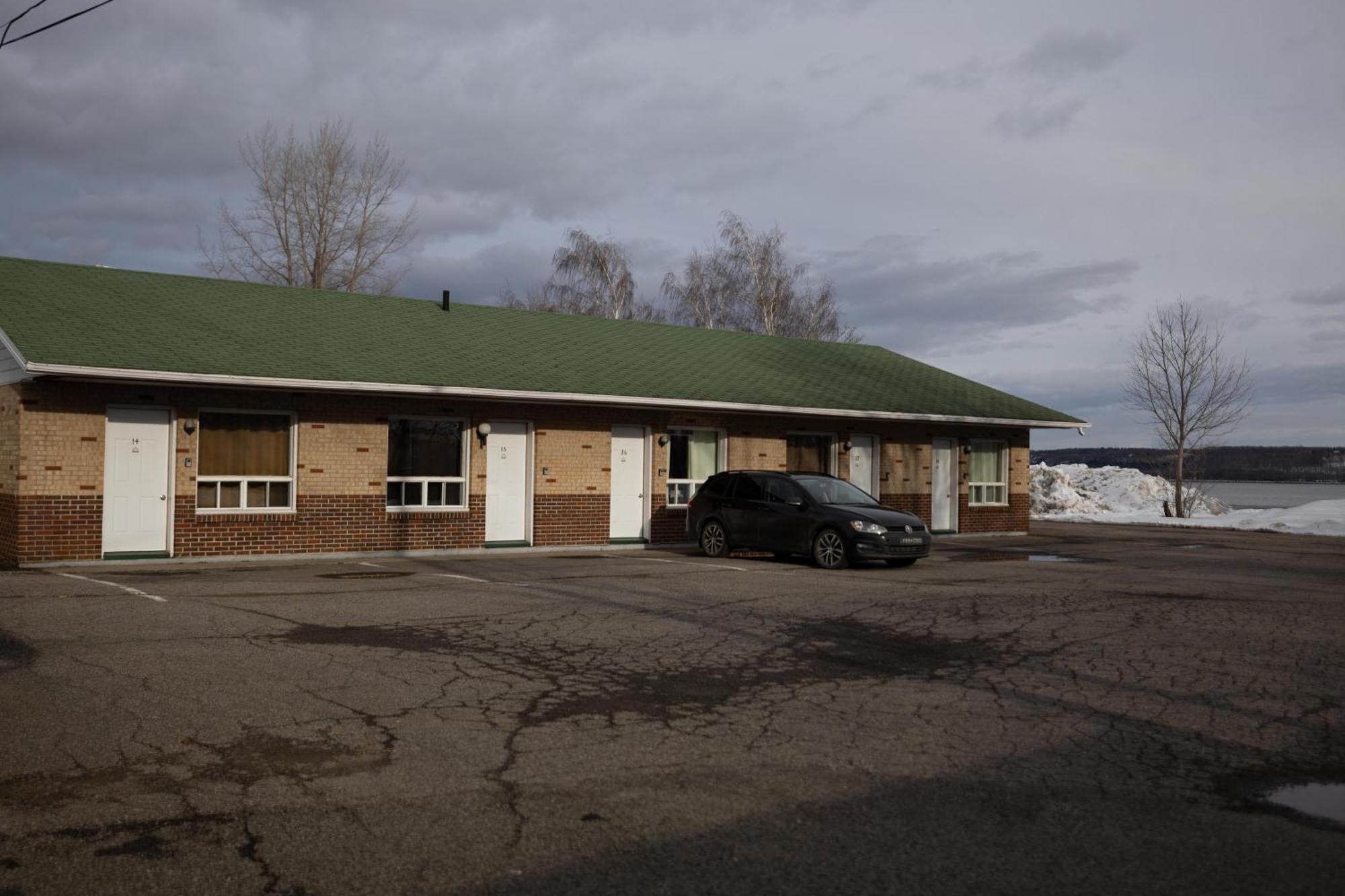 Motel Deblois Sainte-Anne-de-Beaupré Exterior foto